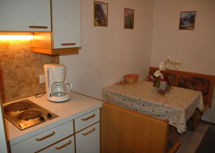 Pfausler アパート *